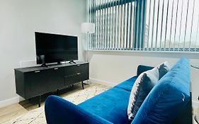Lovely Studio Apartment With Free Parking Included!