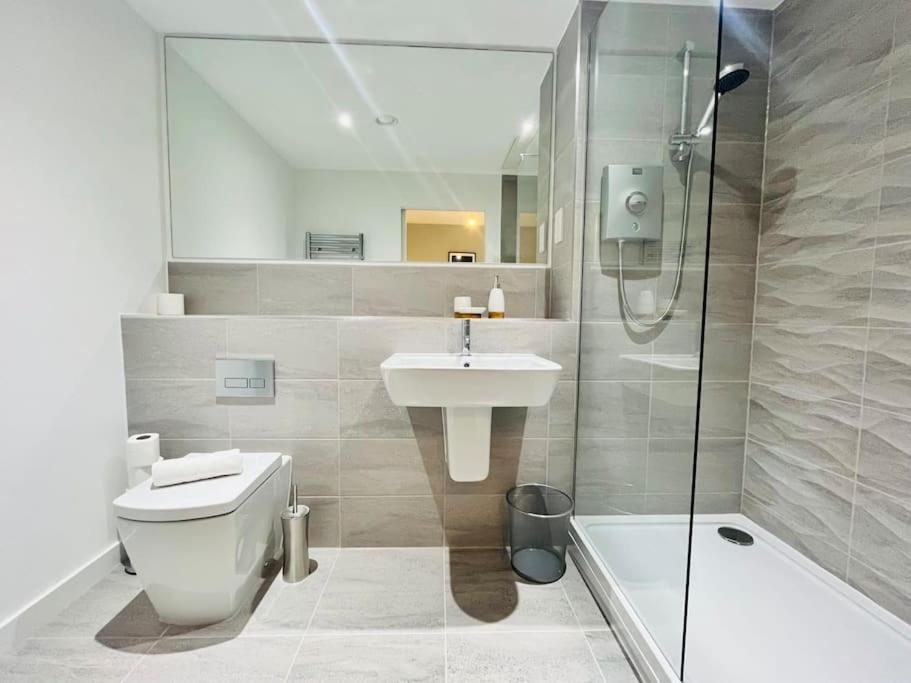 Lovely Studio Apartment With Free Parking Included! Manchester Exterior photo